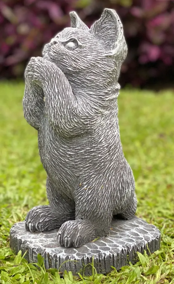  Product image 3 of the product “Sammy - Standing kitten on a pedestal, 25cm H | cast stone ”